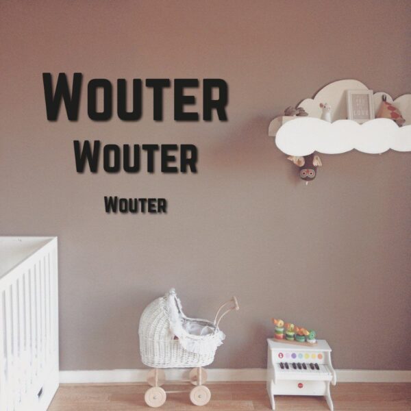Kinderslaapkamer met naam 'Wouter' op muur.